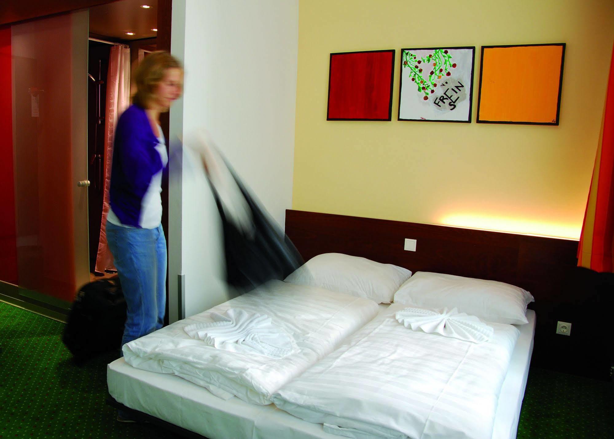 Stadthalle 2* Wien