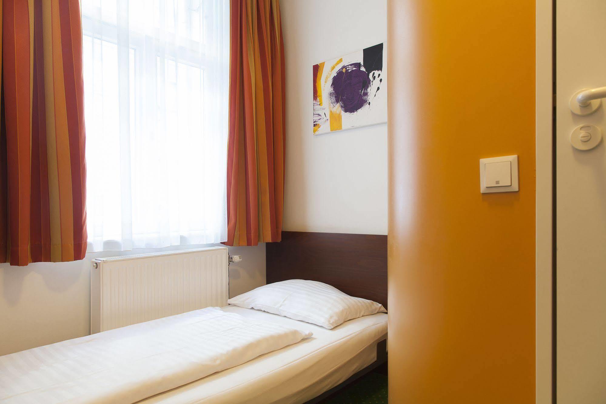 Frühstückspension Stadthalle 2*