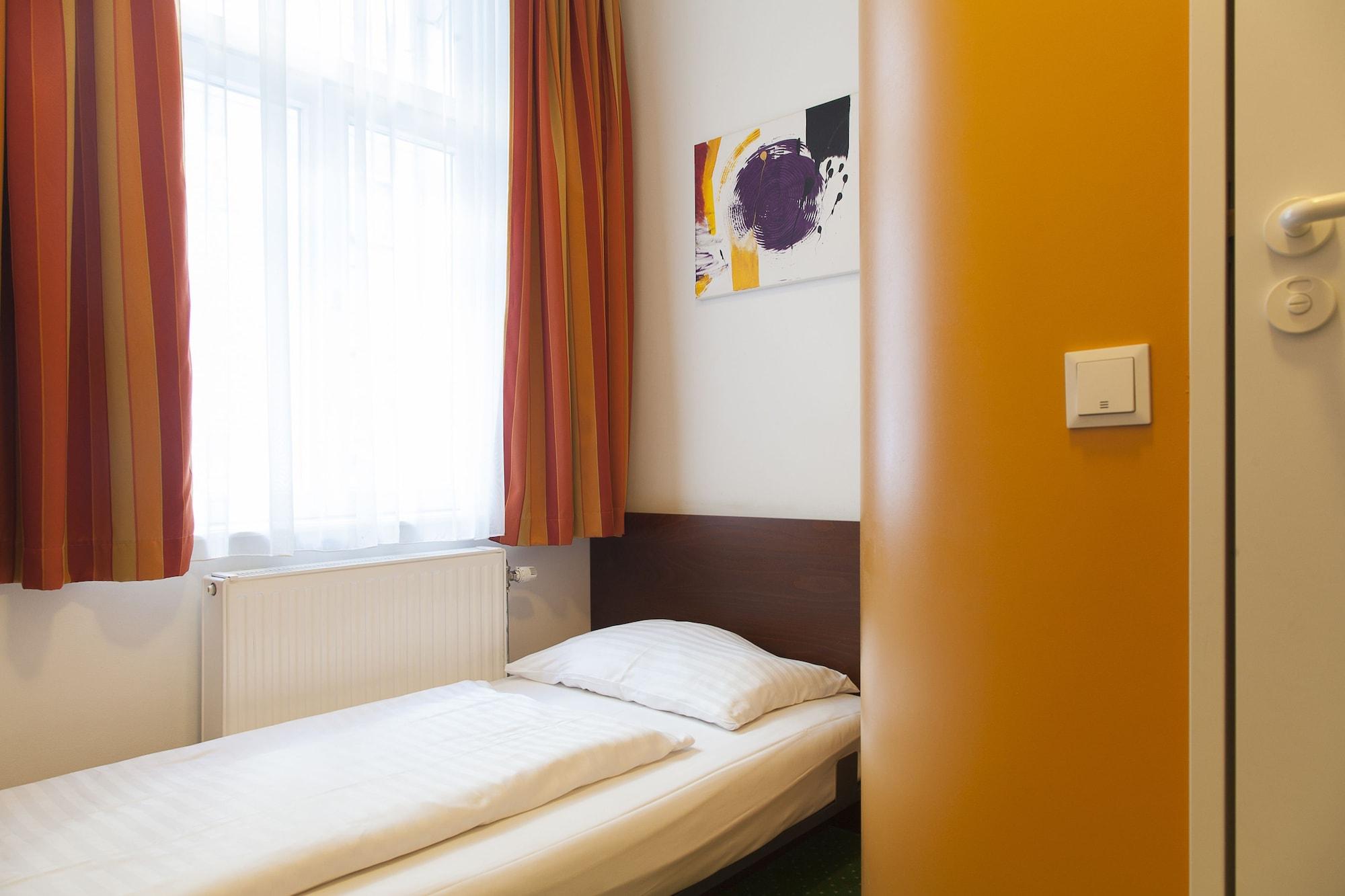 Stadthalle 2* Wien